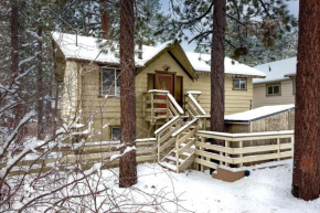 Big Bear Skiers Haven with Hot Tub, 1 Mi to Slopes!